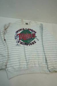 lot 61 image: MN Twins XL Sweatshirt
