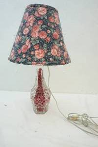 lot 70 image: Floral Table Lamp