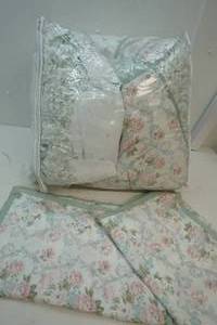 lot 112 image: Bed linens