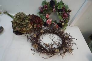 lot 118 image: Floral wreaths and Artificial Flower