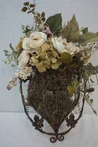 lot 119 image: floral wall decor