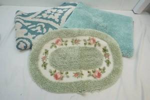 lot 130 image: rugs