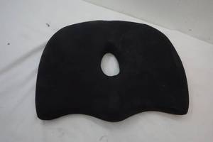 lot 133 image: seat cushion