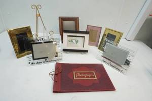 lot 162 image: Photo frames