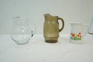 lot 165 image: pitchers
