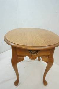 lot 193 image: End Table