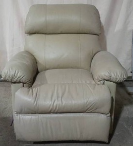 lot 210 image: Leather Recliner