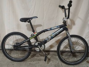 lot 215 image: Mongoose Boys 20 bike