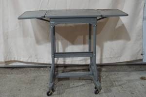 lot 221 image: Vintage Luxco table