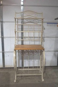 lot 226 image: Bakers Rack