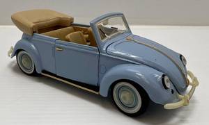 lot 42 image: Maisto 1951 Volkswagen 118th Scale Die-Cast Beetle
