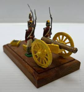 lot 60 image: Miniature Metal Soldiers And Cannon Diorama