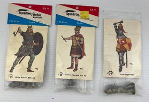 lot 70 image: Group Of Vintage SquadronRubin Miniature Metal Soldier Kits