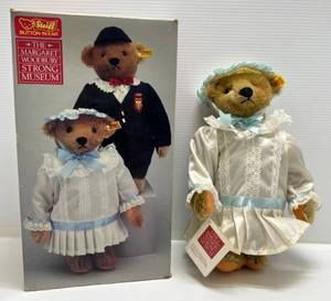lot 115 image: Vintage Steiff Victorian Girl EIN 015534 14 NIB