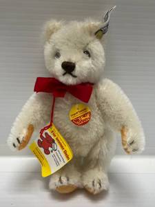 lot 122 image: Vintage Steiff Limited Edition Original Teddybar Collectors Edition 1982 7 EIN 020318