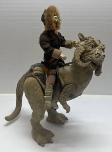 lot 128 image: Vintage Star Wars 12 The Empire Strikes Back Han Solo And Tauntaun