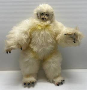 lot 130 image: 1997 Kenner Wampa 12