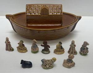 lot 131 image: Vintage Wade Noahs Ark With Some Wade Misc. Figures