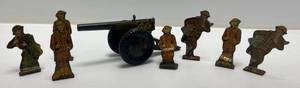 lot 132 image: Vintage Marx Brand Tin Litho Artillery Cannon With 7 Tin Soldiers
