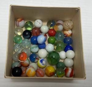 lot 173 image: Box Vintage Marbles