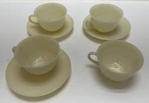 lot 190 image: Vintage FireKing Cups And Saucers