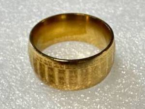 Size 11 Mens Ring with Unique Scrolling
