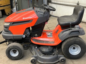 lot 10 image: Husqvarna TYH23V48 Lawn Tractor