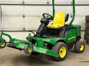 lot 3 image: John Deere 1420 Series-II Front-Deck Lawn Mower