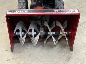 lot 28 image: White Snowblower