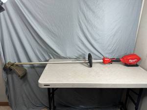 lot 14 image: Milwaukee M18 FUEL 18-Volt Lithium-Ion Cordless Brushless String Grass Trimmer