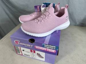 lot 158 image: New Skechers Sport Memory Foam Shoes Size 5