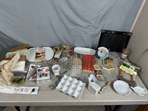 lot 190 image: Large Assortment of New Kitchen  Cooking Accessories