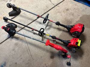 lot 197 image: 3 Craftsman Weed Whip  String Trimmer