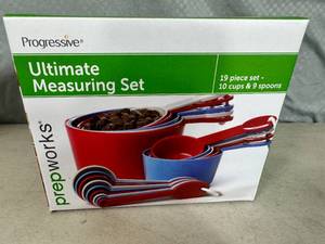 lot 212 image: New 19 Piece Ultimate Measuring Set