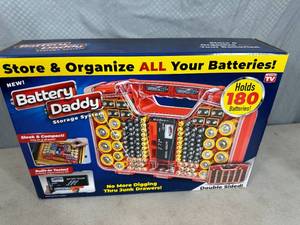 lot 238 image: New Battery Daddy Battery Caddy