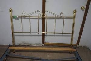lot 213 image: bed frame