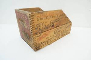 lot 1 image: Vintage wooden crate