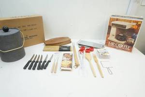 lot 16 image: Fondue Forks and Knives