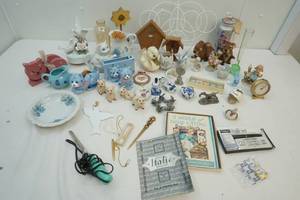 lot 20 image: Decorative Accent Pieces