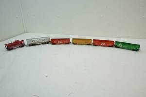 lot 39 image: HO Scale Railroad Trains