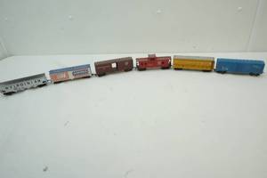 lot 43 image: Ho Scale Railroad cars