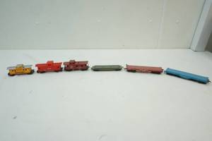 lot 45 image: Ho Scale Railroad cars