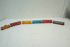 lot 46 image: Ho Scale Railroad cars