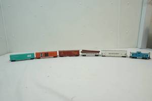 lot 47 image: Ho Scale Railroad cars