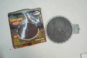 lot 76 image: Ho scale railroad equipment