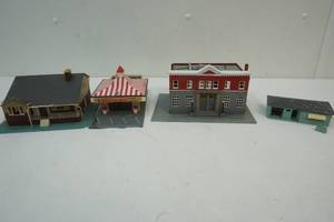 lot 105 image: Ho scale buildings