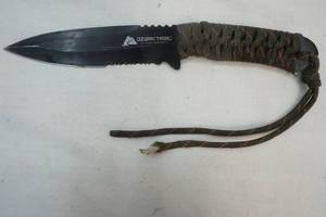 lot 114 image: Ozark Trail hunting knife