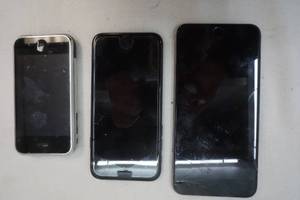 lot 138 image: Apple Iphones