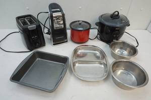lot 187 image: Oster Rice Cooker and Toaster