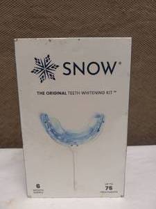 lot 5 image: NEW SNOW TEETH WHITENING KIT